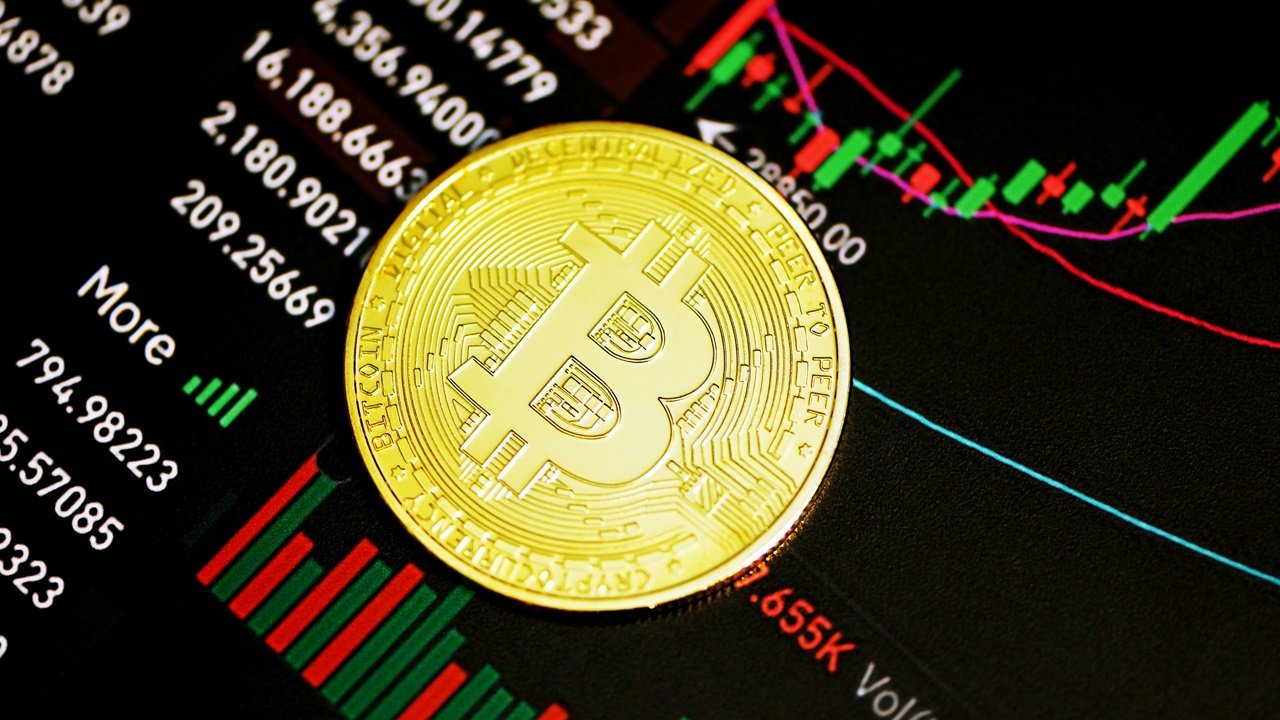 Bitcoin bereikt recordhoogte van bijna 82.000 dollar: Hoelang gaat stijging nog door?