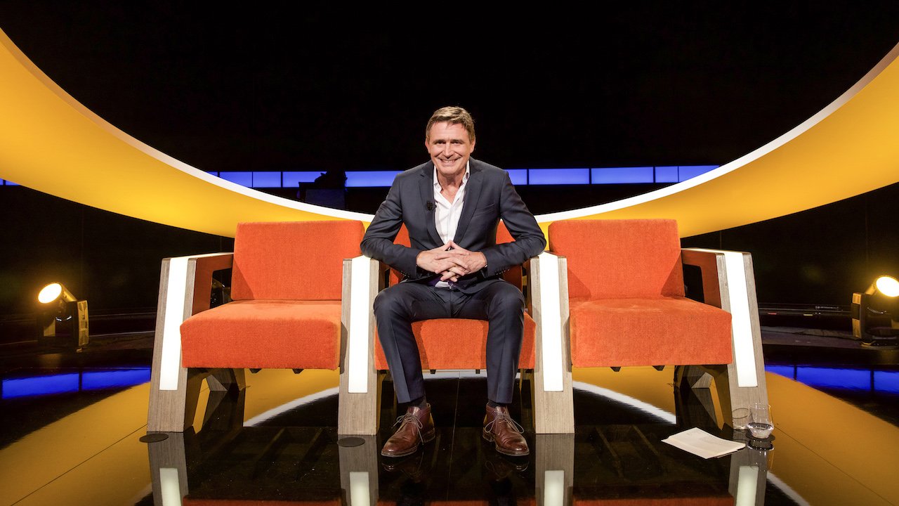 De Slimste Mens Ter Wereld Erik Van Looy Vergist Zich Opnieuw Van Naam Aan Het Begin Van De