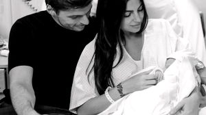 Max Verstappen en Kelly Piquet verwelkomen hun eerste dochtertje, Lily