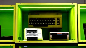 Commodore 64 keert terug als ‘Ultimate’: retro-look, FPGA‑hart en RGB‑toetsen