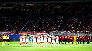 Emotioneel eerbetoon voor overleden zoontje van Belgische voetballer Matthias Verreth in San Siro