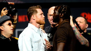 Bokswereld maakt zich klaar op ‘kamp van het jaar’ tussen wereldkampioenen Canelo Álvarez en Terence Crawford