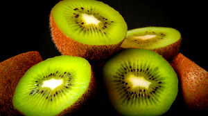 EU kent groene kiwi officiële gezondheidsclaim toe: “bevorderlijk voor een normale darmfunctie”