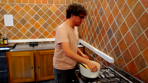 ‘Komen Eten’: Jelle De Beule in de clinch met de voice-over van Peter van Asbroeck