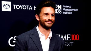 Jonathan Bailey verkozen tot ‘Sexiest Man Alive 2025’