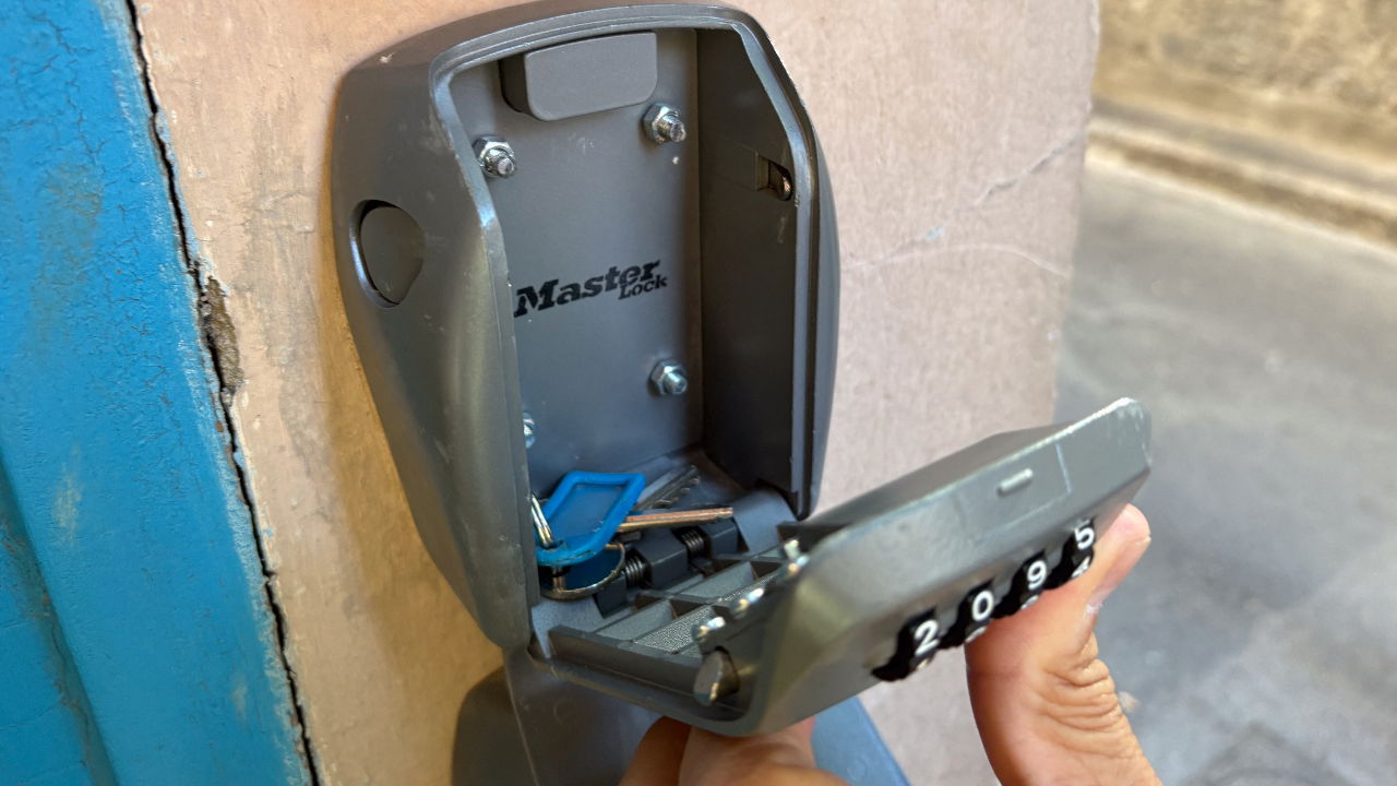 Milaan bant sleutelkastjes voor kortetermijnverhuur vanaf 2026