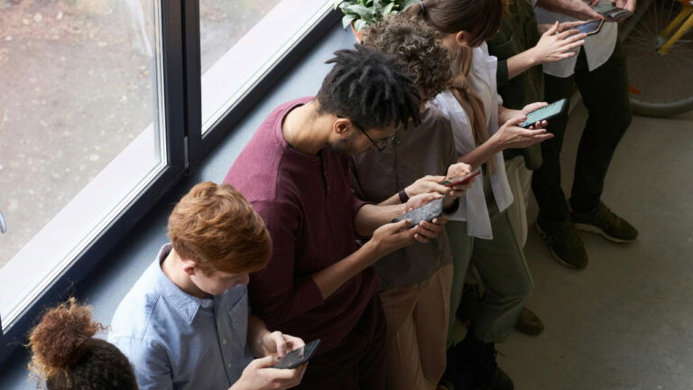 Australië houdt vast aan strengere regels voor sociale media