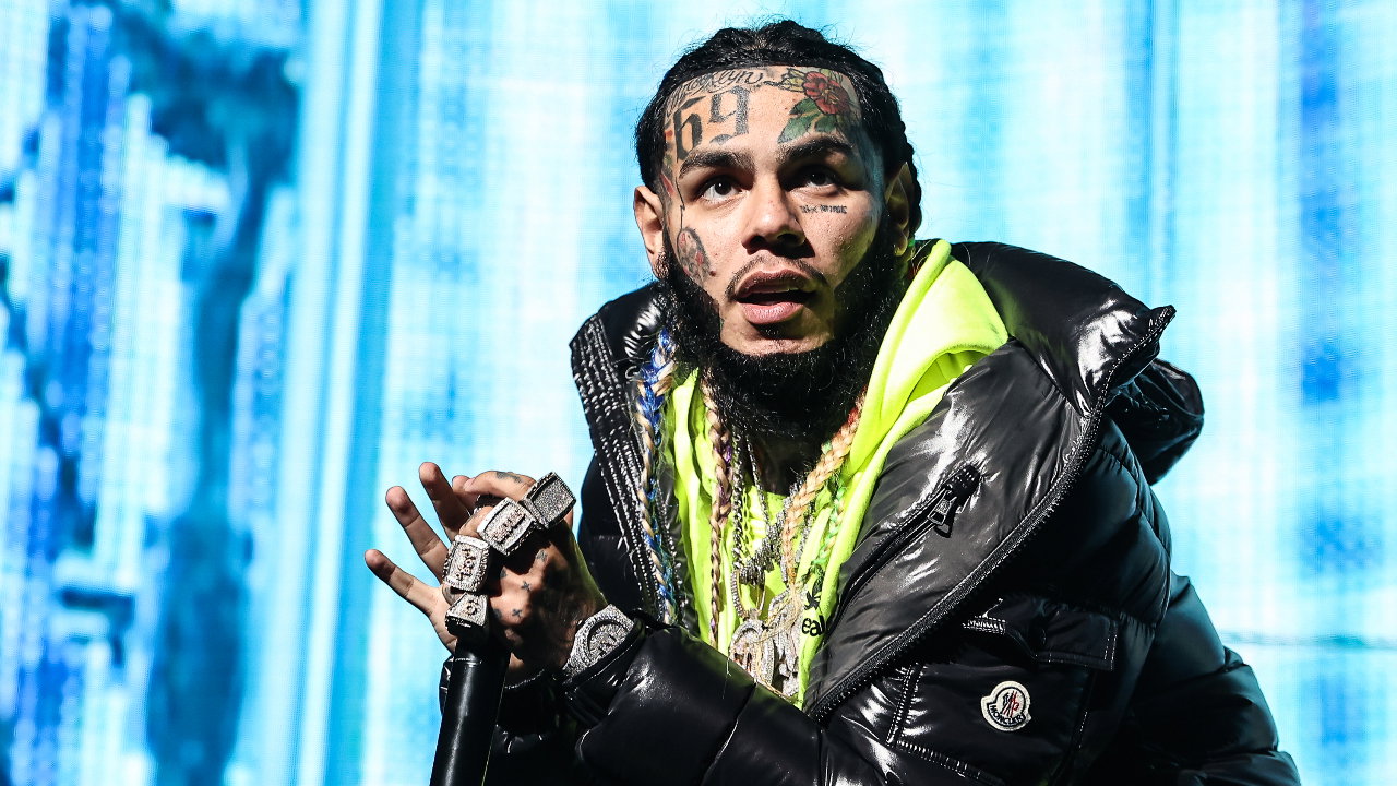 Rapper 6ix9ine choqueert met uitspraak over ongeboren baby - Newsmonkey