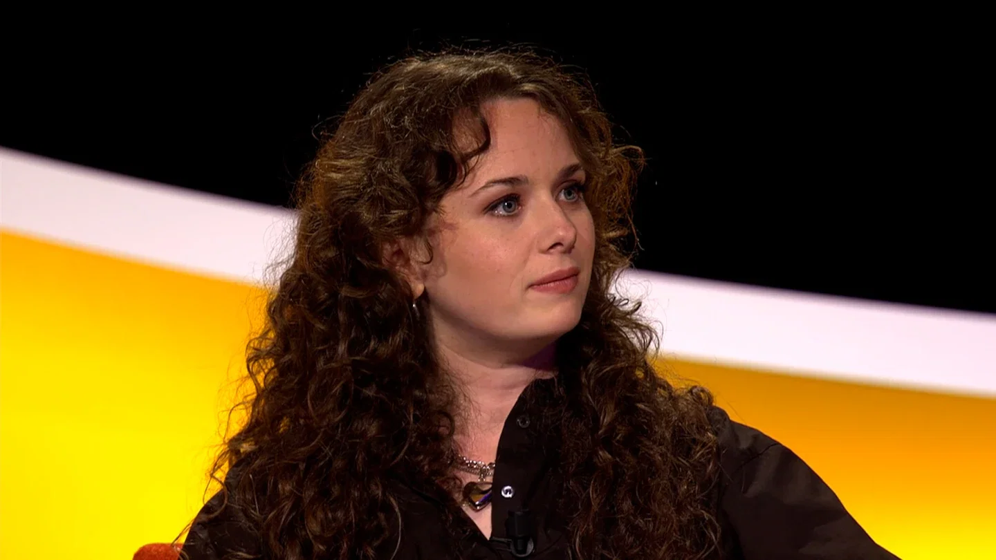 Piddington 'De Slimste Mens': Wie is Amber Piddington en waar kan je haar van ...