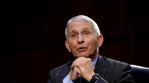Fauci waarschuwt voor gevaarlijkere Covid-variant nu er dagelijks bijna 100.000 nieuwe besmettingen bijkomen in de VS