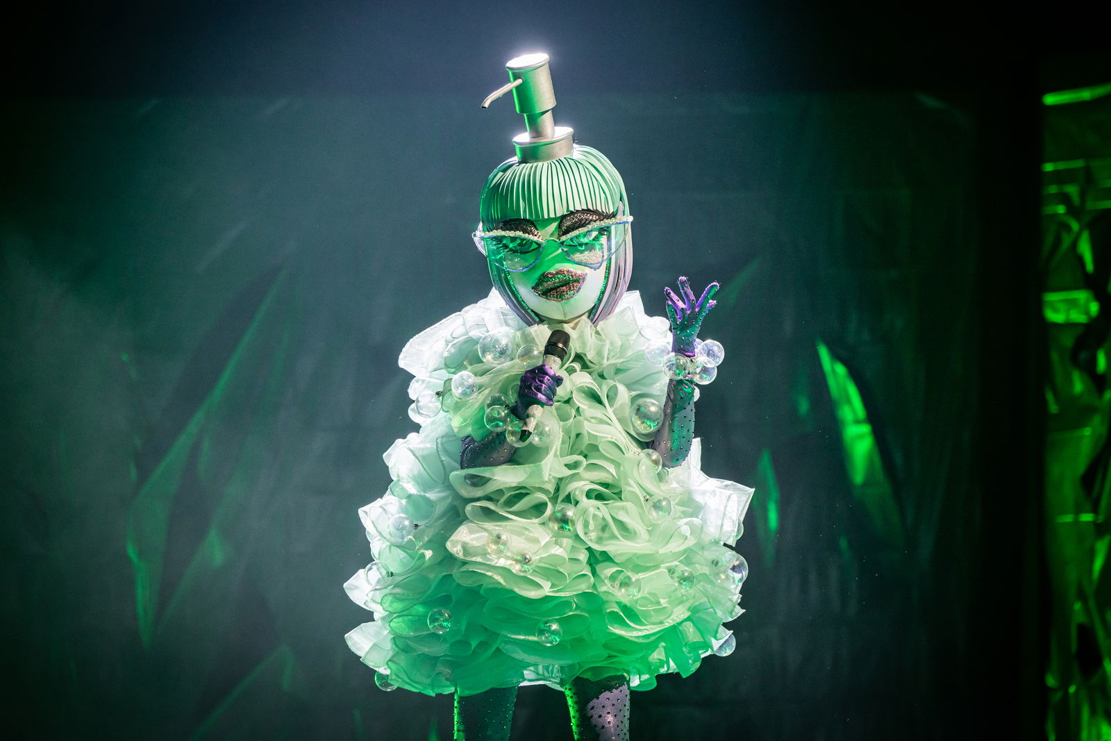 'The Masked Singer': Soaperstar Blikt Terug Op Haar Avontuur - Newsmonkey